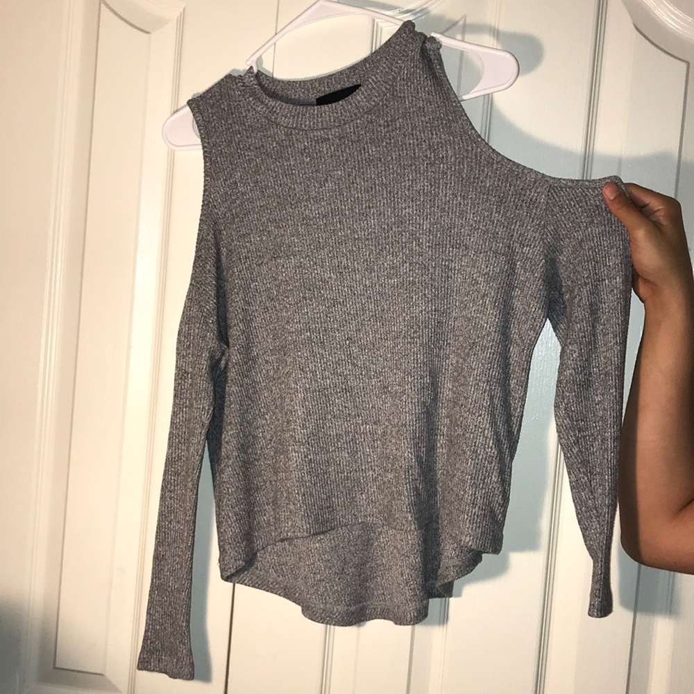Grey long sleeve shirt